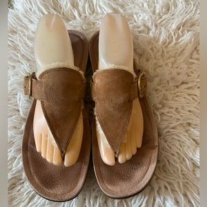 UGG FLEECE LINED SANDALS SIZE 11 VERY GOOD PREOWNED CONDITION.